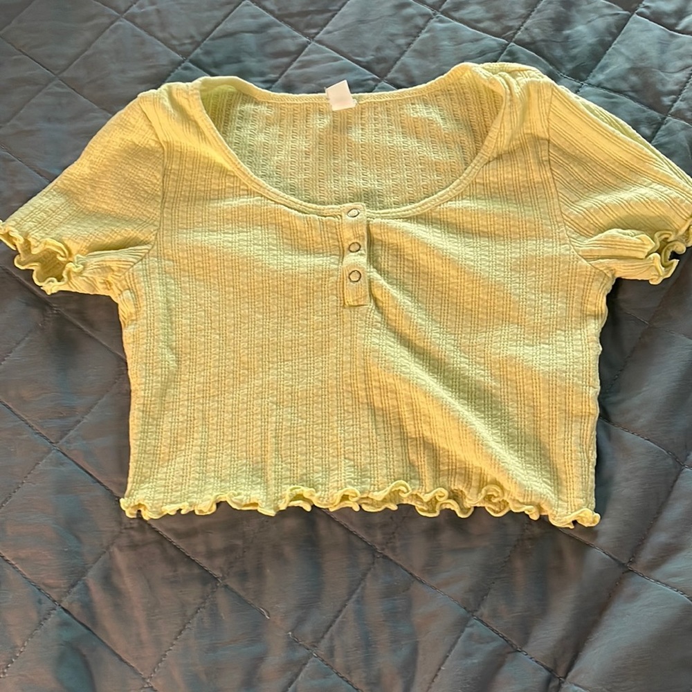 Yellow cropped ruffled tee
